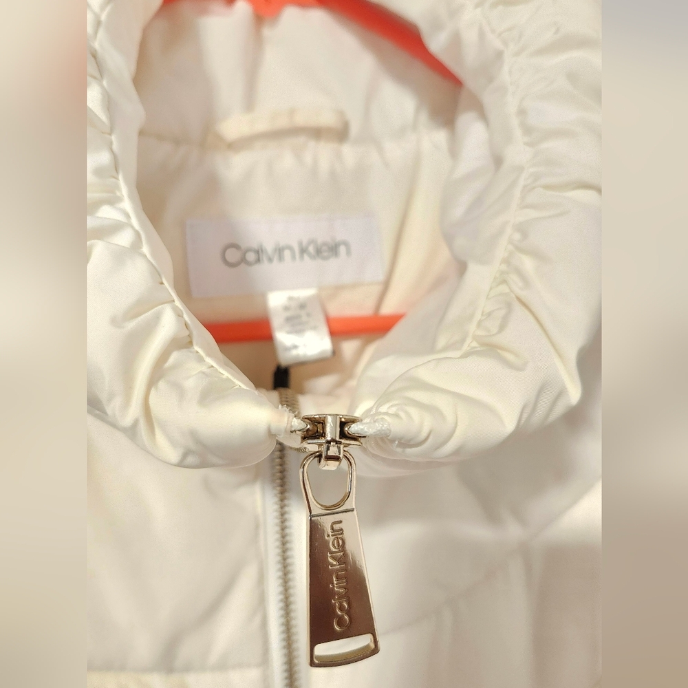 Calvin Klein Quilted Puffer Vest in Ivory / Cream woman girl - Picture 4 of 8
